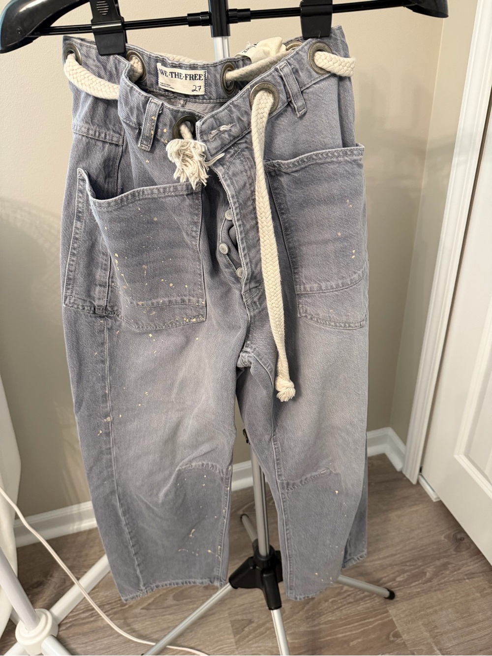 We The Free Light Gray Painter-Style Moxie jeans